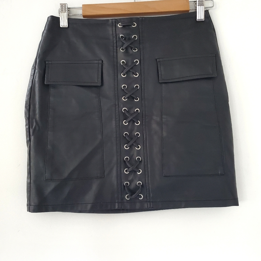 WINDSOR Sz S Black Faux Leather Mini Skirt Lace Up Front Rivets Rocker Biker EUC